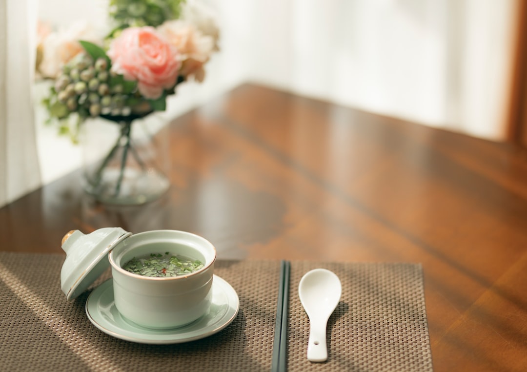 The Antioxidant Power of Matcha: What You Need to Know – matcha tea , Green Tea recipe Matcha antioxidant benefits health facts infographic comparing superfood antioxidant levels with colorful food icons