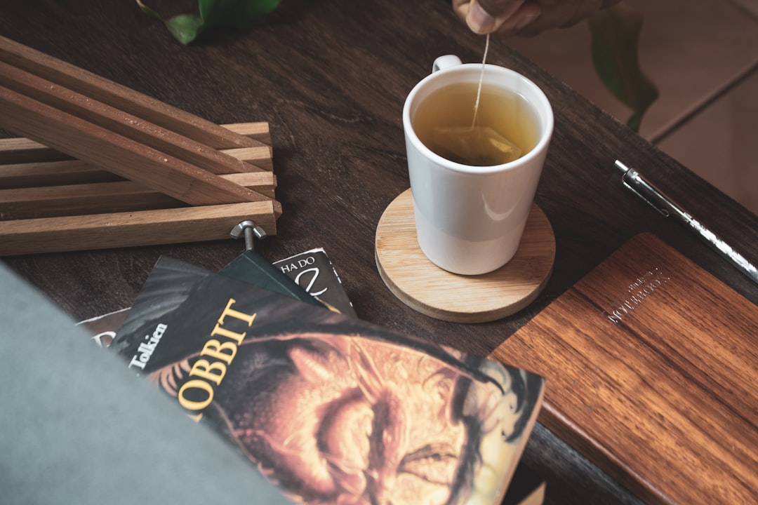Sugar free matcha tea recipes diabetic friendly preparation tools and ingredients including matcha powder and natural sweeteners