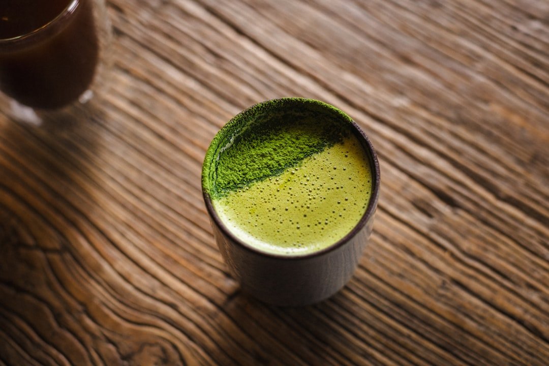 Green Tea vs Coffee Which Delivers Better Sustained Energy for Athletes